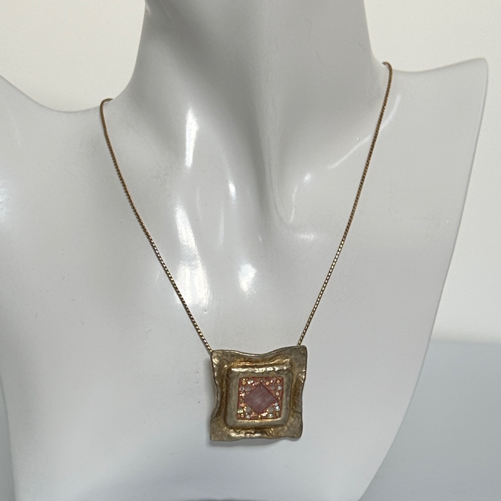 Chic Gold And Pink Square Pendant Necklace